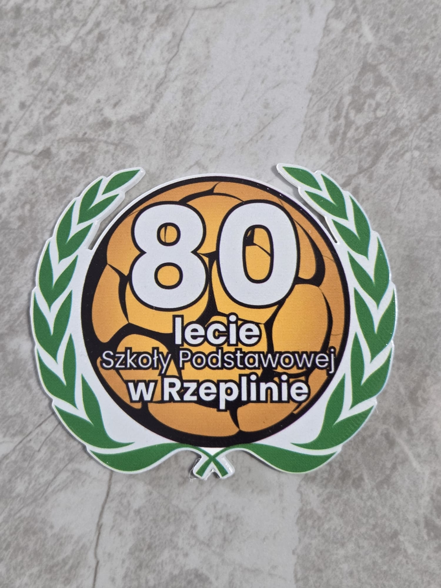 Personalizowane magnesy okolicznościowe z herbem i nadrukiem UV na zamówienie - realizacja Fabryka 3D